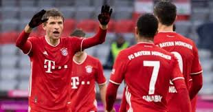 Doch die spieler verdienen um einiges mehr als ihr grundgehalt, denn prämien und werbeeinnahmen sind in der gehaltsliste des fc bayern münchen nicht enthalten. Impf Und Reisebevorzugung Von Profi Fussballern Domradio De Katholische Nachrichten