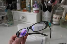 Une journée de travail standard, de 9h à 18h, nous expose à presque 7h de lumière bleue si l'on compte les pauses. Lunettes Anti Lumiere Bleue Mon Avis Sur Varionet Et Essilor