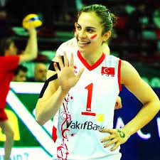 Damla is the daughter of melih çakıroğlu former coach of the türk telekom basketball club. Basarilarinin Yaninda Guzellikleriyle De Dikkat Ceken 15 Turk Kadin Sporcu Onedio Com