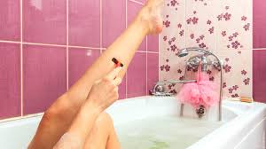 Julia brendler wird in der badewanne berrascht, wie sie sich gerade ihre beine rasiert. Zupfen Wachsen Oder Lasern Haarentfernung Richtig Gemacht Stern De