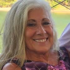 Melissa Pineiro's Instagram, Twitter & Facebook