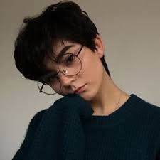 Jeslennys On Instagram Who S This Aesthetic Aesthetictum Short Hair Styles Androgynous Hair Short Grunge Hair