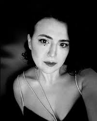 1,2,3,4 or 5?... . . . #photoeffect #bw #bwphotography #selfie #portrait  #performer #stage #singer #singersongwriter #actress #fusion #mashup  #livemusic #popfusion #electropop #orientaljazz #lebanesemusic  #lebanesesinger #modernretro #youngretro ...