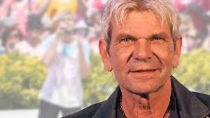 Mehrere monate war der sänger wegen einer schweren herzmuskelentzündung von der bühne verschwunden, musste alle auftritte absagen, jetzt kehrt er. Matthias Reim Mit 16 Zeugte Er Ein Kind Und Wusste Bis Vor 5 Jahren Nichts Davon Bunte De
