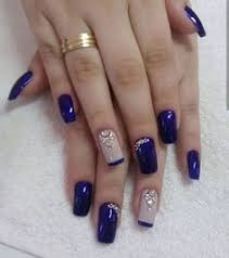 Para ello es necesario tener como mínimo tres o cuatro pintauñas del mismo color pero que vayan variando su tonalidad, por ejemplo: 900 Ideas De Unas Azul Electrico Manicura De Unas Unas Decoradas Manicura