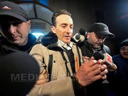 Discover the magic of the internet at imgur, a community powered entertainment destination. Radu MazÄƒre Capturat In Madagascar Fostul Primar Este In Custodia AutoritÄƒÅ£ilor Update Prima DeclaraÅ£ie A AutoritÄƒÅ£ilor Romane Cat Timp Va Sta In Inchisoare