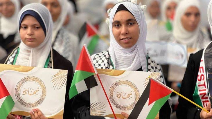 Anak-anak Gaza merayakan kelulusan hafalan Alquran di Al-Mawasi, Khan Younis, buatan AI