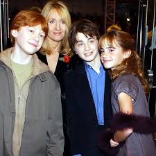 Harry potter and the philosopher's stone (released in the united states and india as harry potter and the sorcerer's stone) is a 2001 fantasy film directed by chris columbus and distributed by. Thecrazypotternews Thecrazypotternews Websta Harry Potter Cast Harry Potter Pictures Harry Potter Actors