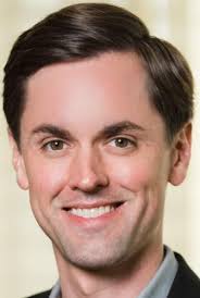 Spurning incumbent, Abbott endorses Middleton