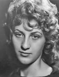 Elizabeth Mahle's Instagram, Twitter & Facebook