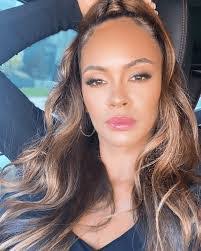 Vanessa Way's Instagram, Twitter & Facebook