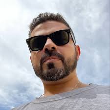 Só pra registrar: Nenhum dirigente do Corinthians falou após a perda do  título na Copinha. Nem Augusto (presidente) nem Claudinei Alves (diretor, o  de azul) nem Valmir Costa (diretor-adjunto, o de bege).