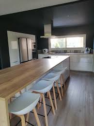 Cuisine moderne avec grand ilot central. Cuisine Blanche Avec Grand Ilot Central Amenagement Cuisine Cuisine Moderne Idee Deco Cuisine