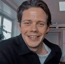 As for the smile, he noted that his brother gustaf skarsgård deserves some credit. Pin On Bill Skarsgard S Cute Smile