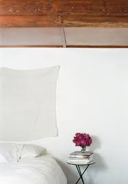 How To Fill The Empty Space Above The Bed Domino Tiny Bedroom Above Bed Decor Bedding Master Bedroom