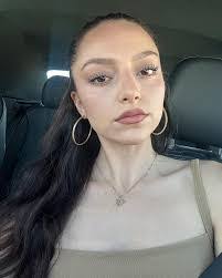 Sydney Schwab's Instagram, Twitter & Facebook