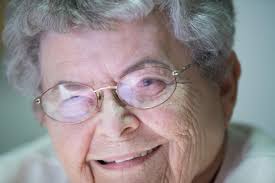 90-year-old Nebraska woman sews 200 pillows a year, warming hearts of  breast cancer patients