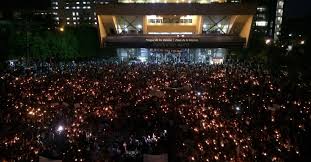 Durante algunos minutos se fue la luz por el sector del parque de los deseos. La Multitudinaria Velaton En Medellin Por Los Lideres Asesinados