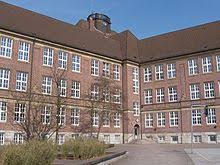 Die lümmel von der ersten bank ist der titel einer siebenteiligen reihe deutscher filmkomödien, die in den jahren 1967 bis 1972 produziert wurden.literarische vorlage des ersten teils war der 1963 erschienene satirische roman zur hölle mit den paukern des deutschlehrers herbert rösler (pseudonym: Die Lummel Von Der Ersten Bank Wikipedia