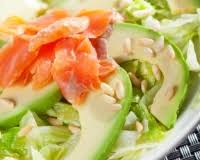O nouă rețetă delicioasă propusă de petrișor tănase: Salata De Somon Afumat Cu Avocado ReÅ£ete Culinare De La A La Z