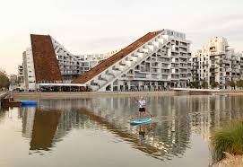 The tiny house movement isn't necessarily about sacrifice. 8 House Big Archdaily