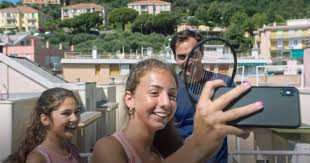 Federa con bottoni a pressione, rifinita a cordonetto. La Partita A Tennis Sui Tetti Di Carola E Vittoria Negli Spot Di Barilla E Nike Dopo La Visita Di Federer L Invito Alla Scuola Di Nadal Ivg It