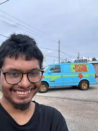 Saw this last year & it was really awesome to see a real life Mystery  Machine!