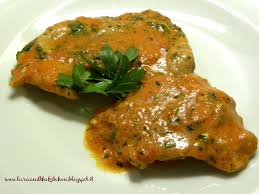 Appena la cipolla sarà appassita, unite la carne e lasciatela colorire da ambo i lati. Lara Thekitchen Fettine Di Vitello Al Sugo Cremoso
