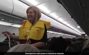 What is it like to be a flight attendant. Like A Teeny Weeny Bikini Flight Attendant Cracks Up Passengers