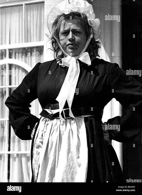 THE AMAZING MR BLUNDEN (1972) DIANA DORS AMMB001P Stock Photo - Alamy