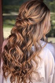Curly hair, though packed with life and personality, gets a little quiet when the proposal of styling in intricate updos, perky ponytails, and elaborate braids comes up. 30 Very Simple Wedding Hairstyles Ideas Wedding Forward Hair Styles Curly Hair Styles Simple Wedding Hairstyles
