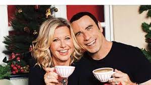 Casal De Grease John Travolta E Olivia Newton John Se Reunem Para Lancar Disco Natalino Tv E Lazer Extra Online