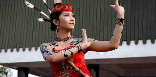 Tato dayak di lengan, motif ketam, tato dayak modern, sejarah tato dayak, tato suku dayak yang bernilai filosofis, tato dayak vs tato masa kini, motif dayak, makna motif dayak, motif dayak macrame macrame bag macrame purse dan sumber : Motif Dayak Tato Baju Adat Batik Wanita Kebudayaan Suku Dayak