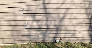 In 2008 new darker colors were introduced to the vinyl world and now two to three years laters these dark siding colors are buckling and warping due to heat attraction that they draw from direct sunlight. Problems With Vinyl Siding Common Issues Major Problems With Siing