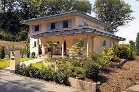 mediterrane stadtvilla bauen als fertighaus schworerhaus toskana haus schworer haus fassade haus