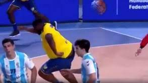 The campeonato nacional de andebol masculino (english: Jogador Do Congo Da Nas Vistas No Mundial De Andebol 1 92 Metros E 110 Quilos Videos Jornal Record