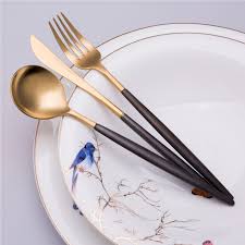 Merhaba bu videoda karacadan aldığım yemek takımlarım ve kaşık çatal bıçak setlerim var. Karaca Lydia 60 Parca Catal Kasik Bicak Seti Black Kutulu Karaca