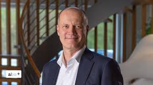 Şirketle 0848 845 400 aracılığıyla irtibat kurabilirsiniz. Seewen Chef Des Bankensoftware Herstellers Finnova Ein Grosser Teil Der Innovation Spielt Sich In Der Zentralschweiz Ab