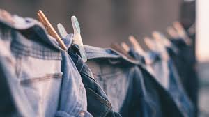 Denim adalah bahan pembuatan celana jeans. Alasan Mengapa Warna Jeans Identik Dengan Biru Herstory