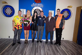 Michael van gerwen a commencé son match contre dimitri van den bergh avec style. Dimitri Vandenbergh Dreammaker 180 Twitter