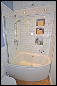 55 Simple Bathroom Design Ideas With A Small Tubs Bathroomdesign Bathroomideas Tubs Sim Corner Tub Shower Combo Corner Bathtub Shower Tub Shower Combo