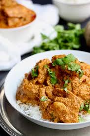 Chicken tikka masala) est un plat composé de morceaux de poulets cuits (poulet tikka) cuisinés dans une sauce de différentes épices (n'incluant pas le curry). Poulet Tikka Masala Recette Authentique Indienne 196 Flavors