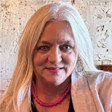 Leslie Littrell's Instagram, Twitter & Facebook