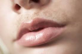 Apply the scrub to the skin above your lip, rubbing in circular motions for up to a minute before rinsing it away with cool water. How To Remove Dark Spots On Lips Fast Naturally