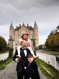 Escape to the chateau season 7 episode 2 with autumn just around the corner, it's a chance for the strawbridge family to make the most of the wild larder on their doorstep. Exclusive Interview With Escape From The Chateau S Dick And Angel Daily Mail Online
