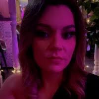 Kara Graham's Instagram, Twitter & Facebook