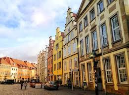 Was Fur Ein Malerischer Ausblick Auf Die Bunten Hauser Am Marktplatz In Osnabruck Das Schone Leserfoto Kommt Von Photo Niclas Street View Street Building