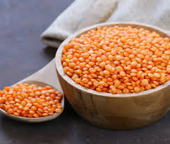 Per prima cosa, le lenticchie secche devono essere sottoposte a un primo controllo accurato, che permetta di eliminare gli eventuali sassolini, rametti o foglie presenti tra i legumi. Lenticchie Rosse Proprieta Nutrizionali E Come Utilizzarle In Cucina