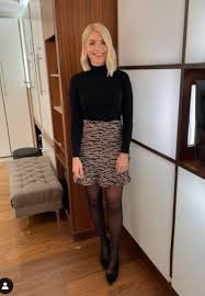 Susanna reid suffered yet another wardrobe malfunction on good morning britain earlier today. Holly Willoughby Thrills This Morning Fans As She Flaunts Endless Legs In Miniskirt Daily Star