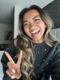 Kaitlyn Hilton's Instagram, Twitter & Facebook